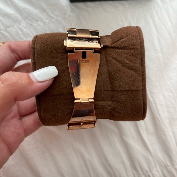 Michael Kors | Women’s Dylan Rose Gold Tone MK-5412 Watch Stainless Steel - Picture 5 of 8